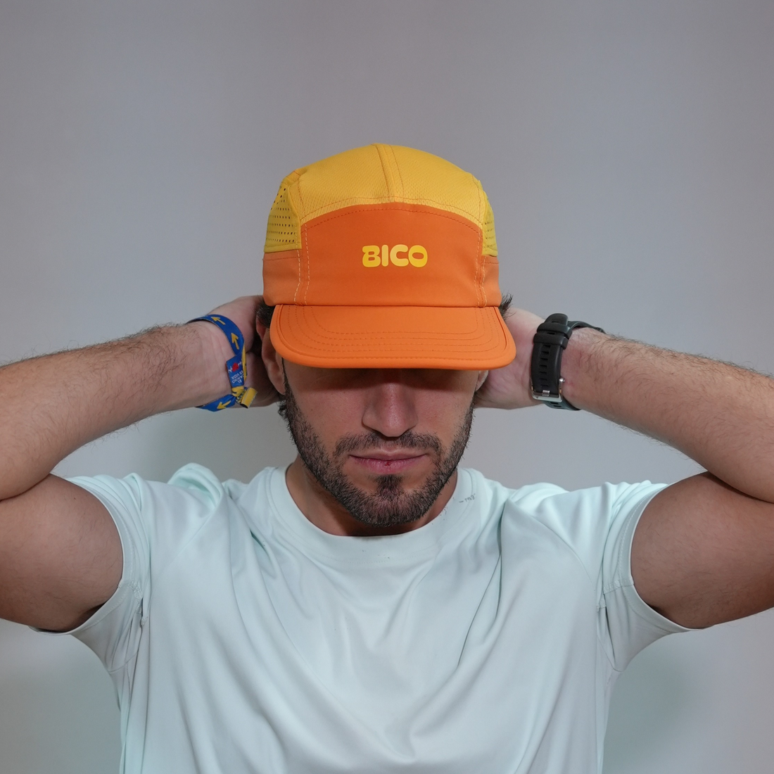 Gorra técnica vs gorra de algodón para correr: cuál elegir
