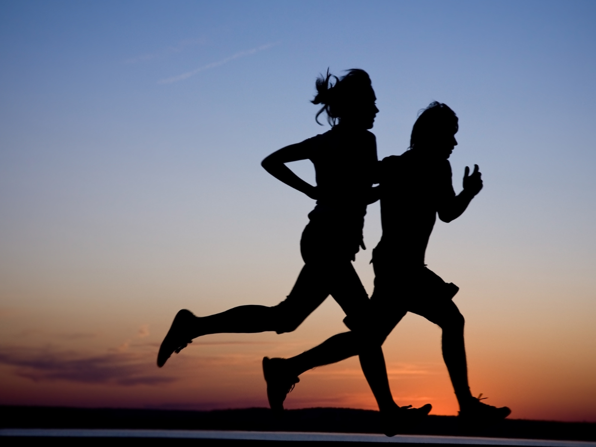 Correr al atardecer en verano: por qué es la mejor hora para entrenar